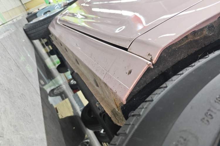 Used Geely Galaxy Panda 2023 Panda Mini 200km Endurance Bear Right Side Sill