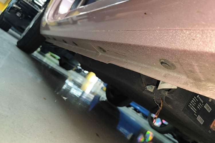 Used Geely Galaxy Panda 2023 Panda Mini 200km Endurance Bear Right Side Sill