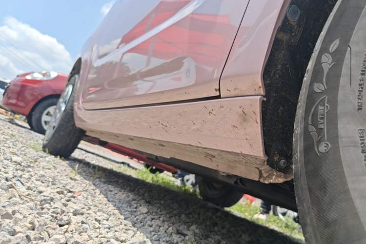 Used Geely Galaxy Panda 2023 Panda Mini 200km Endurance Bear Right Side Sill