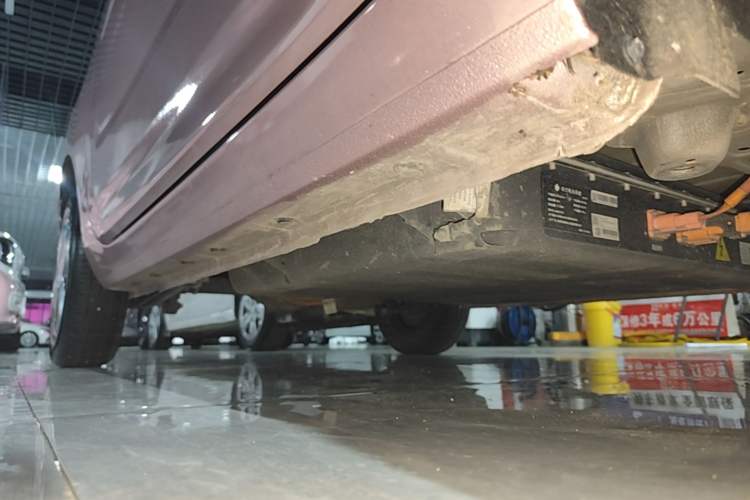Used Geely Galaxy Panda 2023 Panda Mini 200km Endurance Bear Right Side Sill