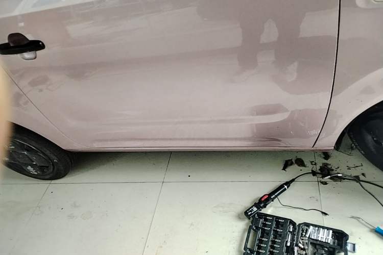 Used Geely Galaxy Panda 2023 Panda Mini 200km Endurance Bear Right Side Sill