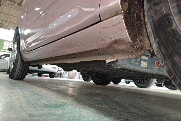 Used Geely Galaxy Panda 2023 Panda Mini 200km Endurance Bear Right Side Sill
