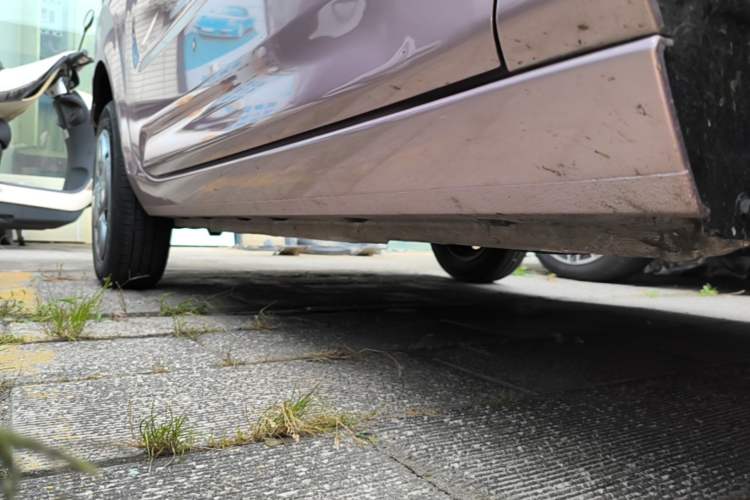 Used Geely Galaxy Panda 2023 Panda Mini 200km Endurance Bear Right Side Sill