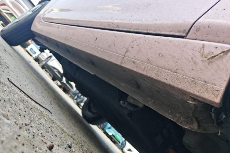 Used Geely Galaxy Panda 2023 Panda Mini 200km Endurance Bear Right Side Sill