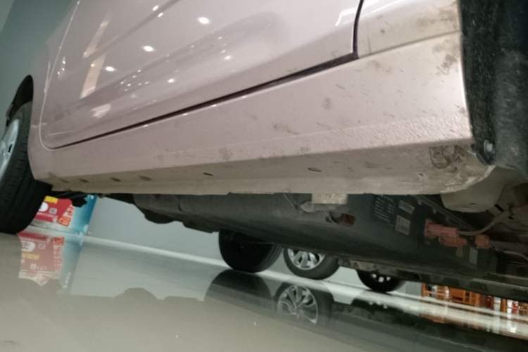 Used Geely Galaxy Panda 2023 Panda Mini 200km Endurance Bear Right Side Sill