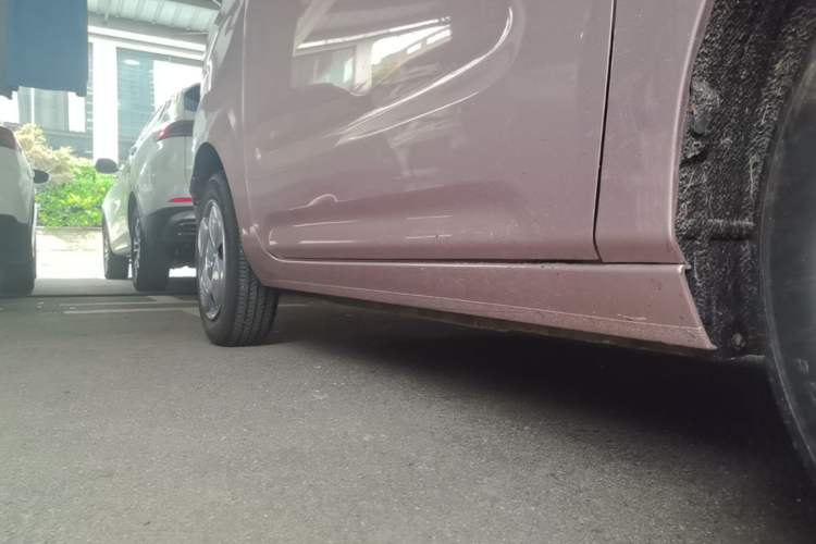 Used Geely Galaxy Panda 2023 Panda Mini 200km Endurance Bear Right Side Sill