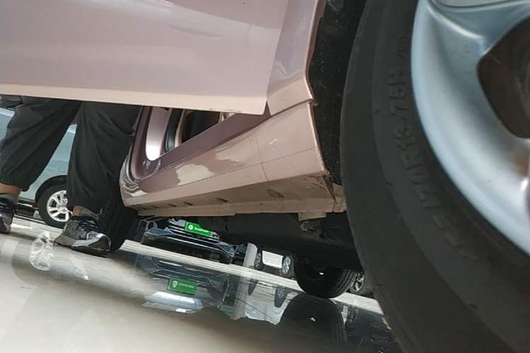 Used Geely Galaxy Panda 2023 Panda Mini 200km Endurance Bear Right Side Sill