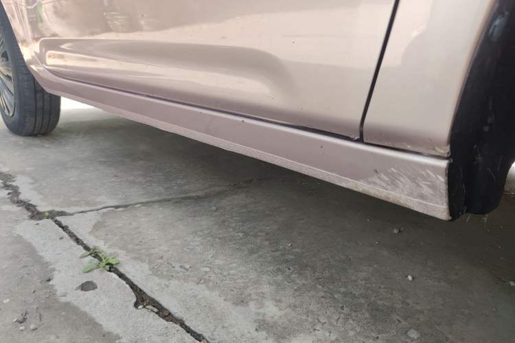 Used Geely Galaxy Panda 2023 Panda Mini 200km Endurance Bear Right Side Sill
