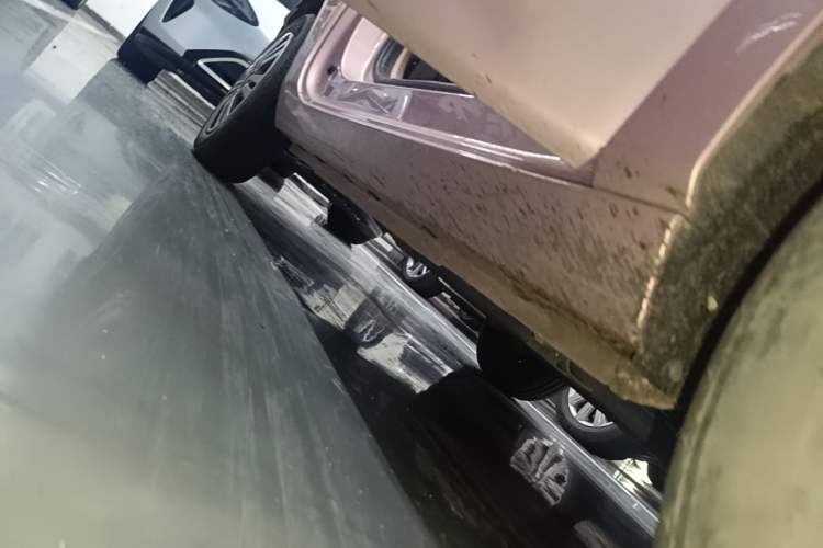 Used Geely Galaxy Panda 2023 Panda Mini 200km Endurance Bear Right Side Sill