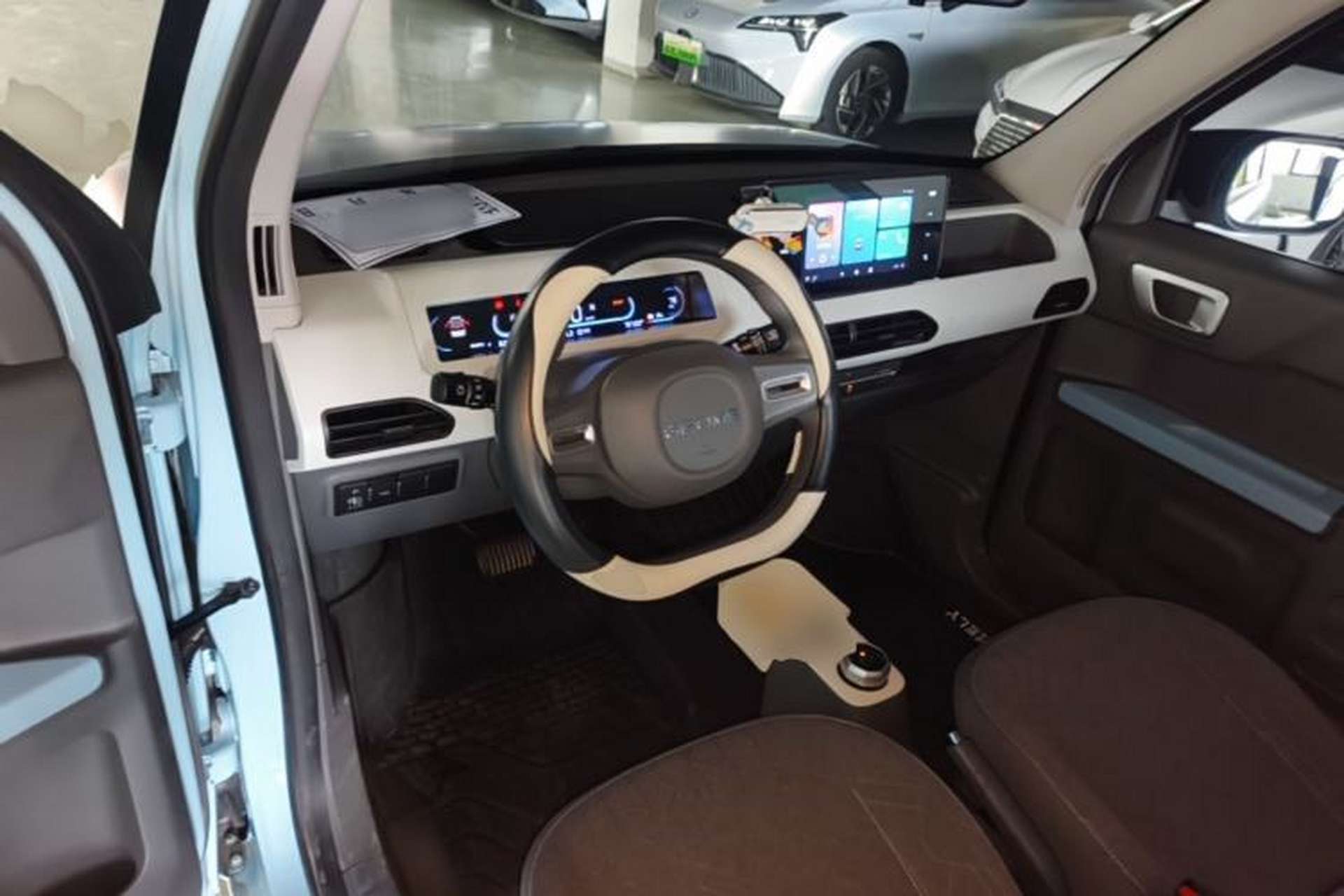 Used Geely Galaxy Panda 2023 Panda Mini 200km Endurance Bear Center Console