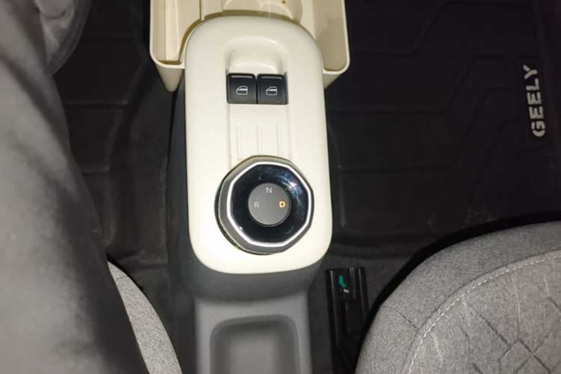 Used Geely Galaxy Panda 2023 Panda Mini 200km Endurance Bear Gear Lever