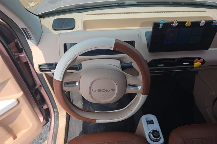 Used Geely Galaxy Panda 2023 Panda Mini 200km Endurance Bear Steering Wheel