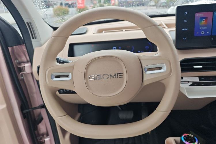 Used Geely Galaxy Panda 2023 Panda Mini 200km Endurance Bear Steering Wheel