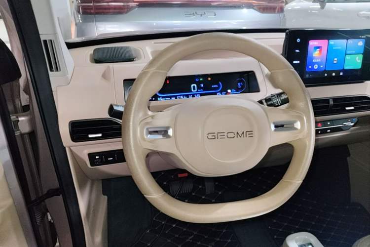 Used Geely Galaxy Panda 2023 Panda Mini 200km Endurance Bear Steering Wheel