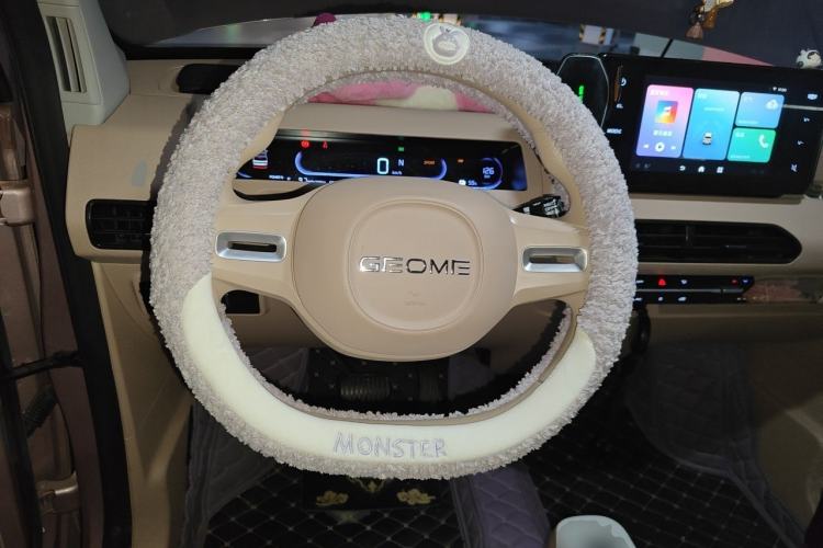 Used Geely Galaxy Panda 2023 Panda Mini 200km Endurance Bear Steering Wheel