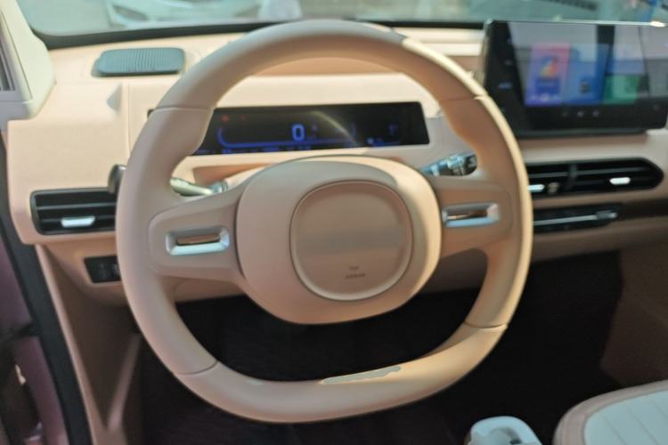 Used Geely Galaxy Panda 2023 Panda Mini 200km Endurance Bear Steering Wheel