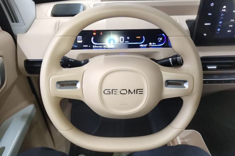 Used Geely Galaxy Panda 2023 Panda Mini 200km Endurance Bear Steering Wheel
