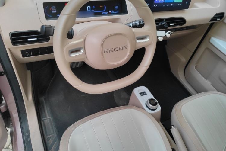Used Geely Galaxy Panda 2023 Panda Mini 200km Endurance Bear Steering Wheel
