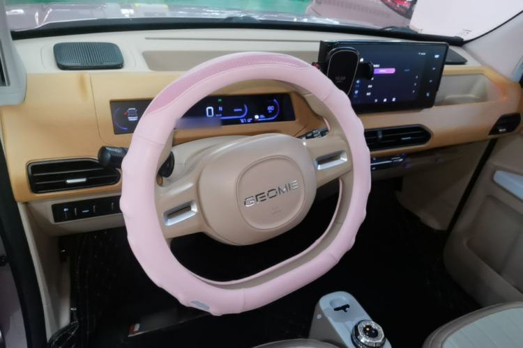 Used Geely Galaxy Panda 2023 Panda Mini 200km Endurance Bear Steering Wheel