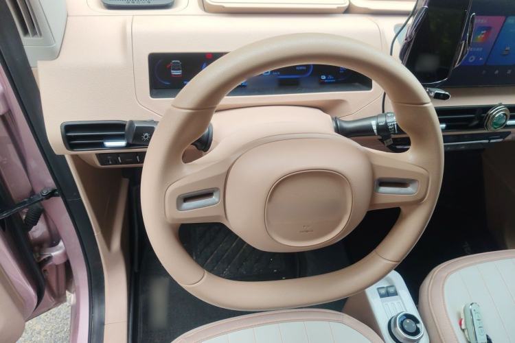Used Geely Galaxy Panda 2023 Panda Mini 200km Endurance Bear Steering Wheel