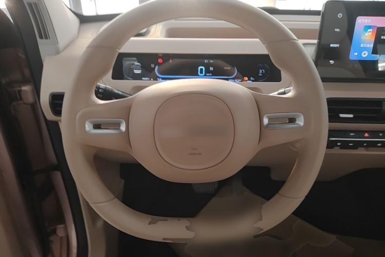 Used Geely Galaxy Panda 2023 Panda Mini 200km Endurance Bear Steering Wheel