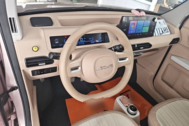 Used Geely Galaxy Panda 2023 Panda Mini 200km Endurance Bear Steering Wheel