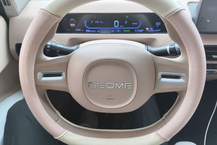 Used Geely Galaxy Panda 2023 Panda Mini 200km Endurance Bear Steering Wheel