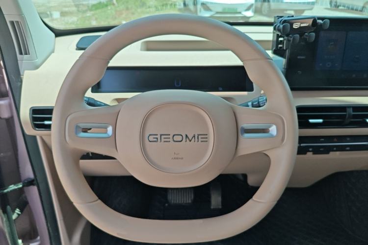 Used Geely Galaxy Panda 2023 Panda Mini 200km Endurance Bear Steering Wheel
