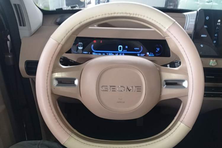 Used Geely Galaxy Panda 2023 Panda Mini 200km Endurance Bear Steering Wheel