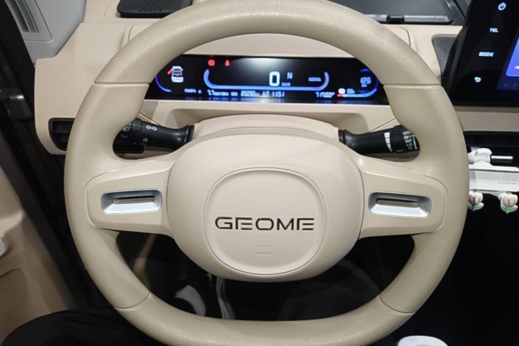 Used Geely Galaxy Panda 2023 Panda Mini 200km Endurance Bear Steering Wheel