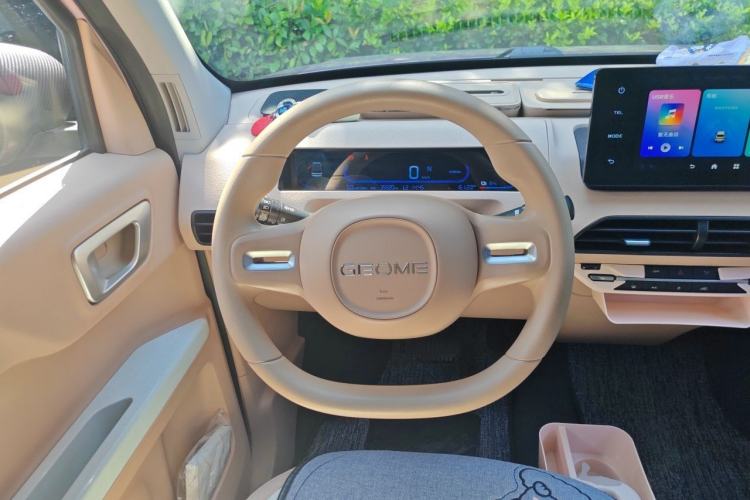 Used Geely Galaxy Panda 2023 Panda Mini 200km Endurance Bear Steering Wheel