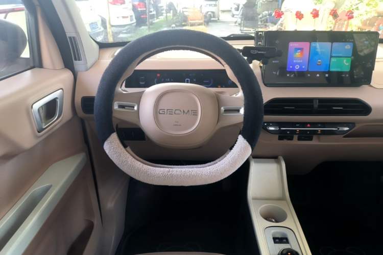 Used Geely Galaxy Panda 2023 Panda Mini 200km Endurance Bear Steering Wheel