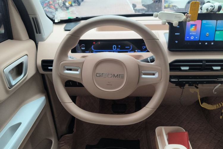 Used Geely Galaxy Panda 2023 Panda Mini 200km Endurance Bear Steering Wheel