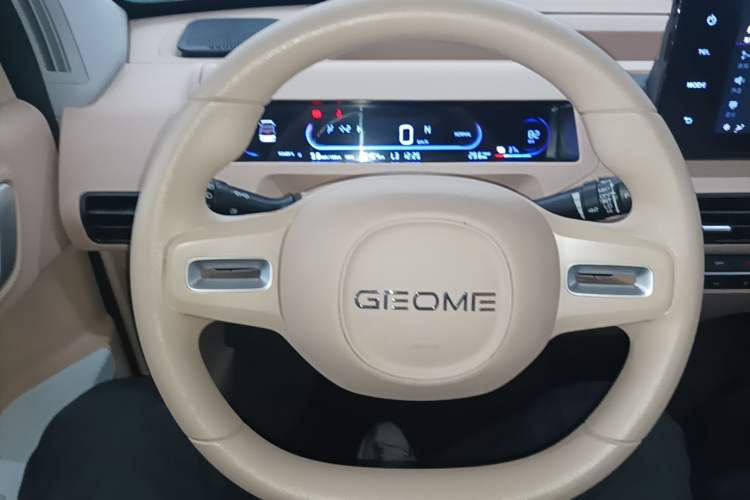 Used Geely Galaxy Panda 2023 Panda Mini 200km Endurance Bear Steering Wheel