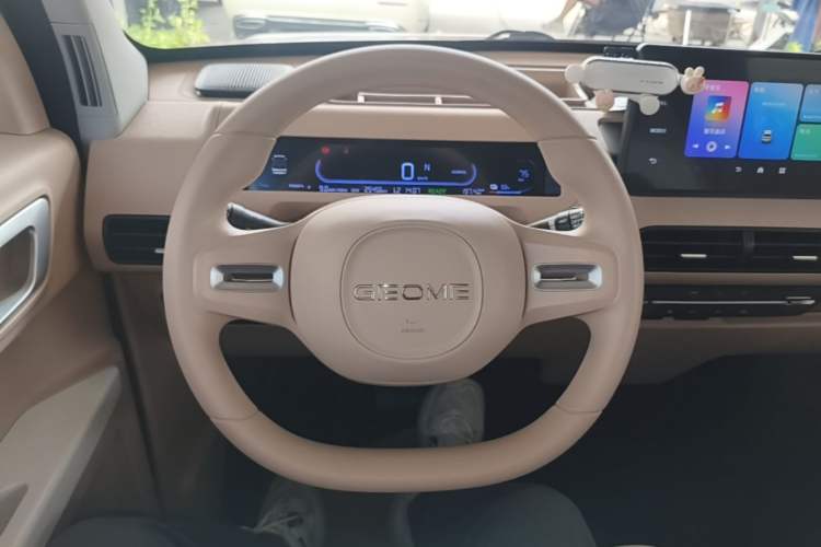 Used Geely Galaxy Panda 2023 Panda Mini 200km Endurance Bear Steering Wheel