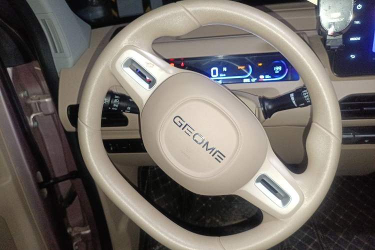 Used Geely Galaxy Panda 2023 Panda Mini 200km Endurance Bear Steering Wheel
