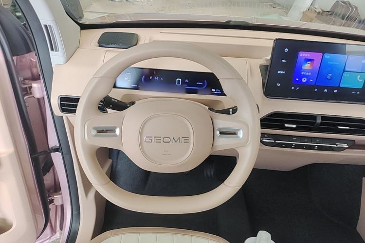 Used Geely Galaxy Panda 2023 Panda Mini 200km Endurance Bear Steering Wheel