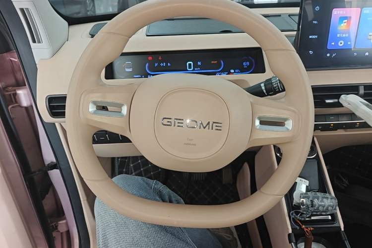 Used Geely Galaxy Panda 2023 Panda Mini 200km Endurance Bear Steering Wheel
