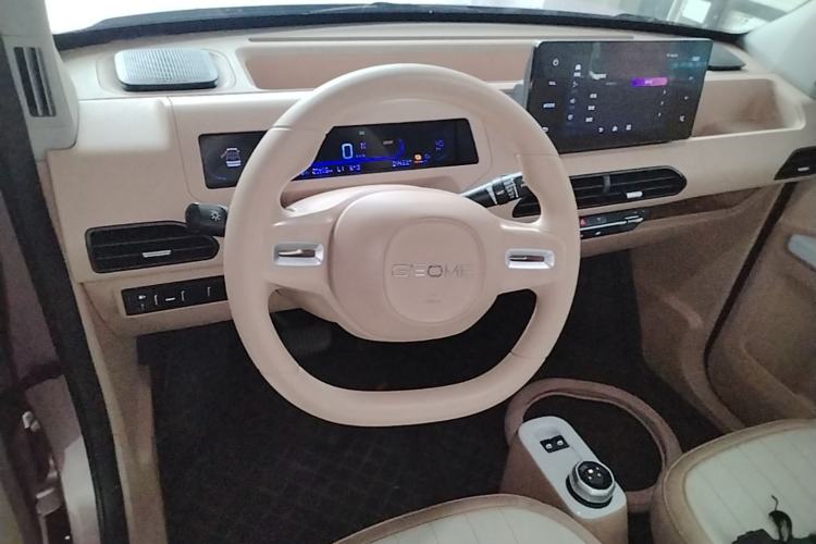 Used Geely Galaxy Panda 2023 Panda Mini 200km Endurance Bear Steering Wheel