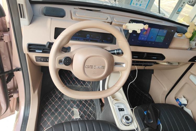 Used Geely Galaxy Panda 2023 Panda Mini 200km Endurance Bear Steering Wheel