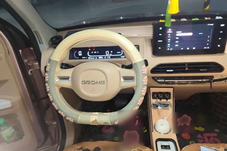 Used Geely Galaxy Panda 2023 Panda Mini 200km Endurance Bear Steering Wheel