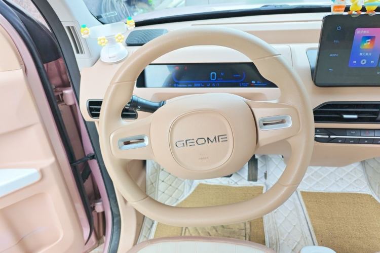 Used Geely Galaxy Panda 2023 Panda Mini 200km Endurance Bear Steering Wheel