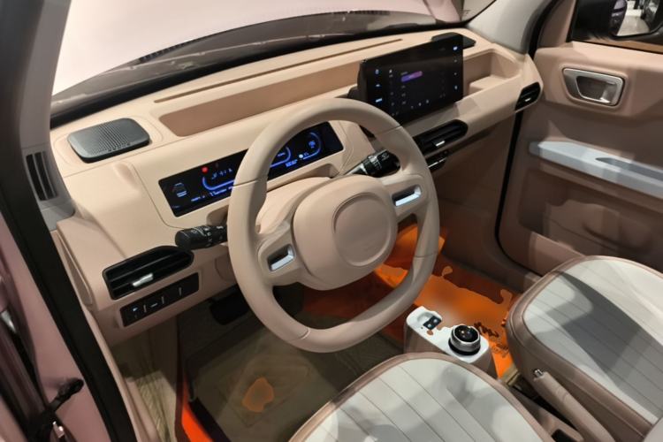 Used Geely Galaxy Panda 2023 Panda Mini 200km Endurance Bear Steering Wheel