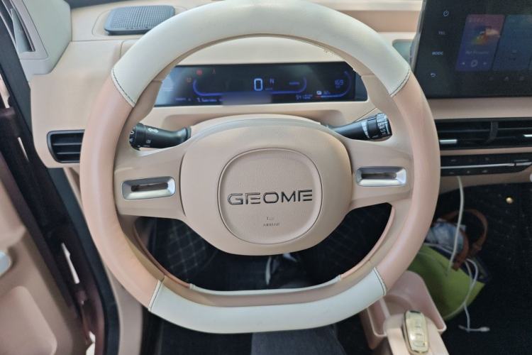 Used Geely Galaxy Panda 2023 Panda Mini 200km Endurance Bear Steering Wheel