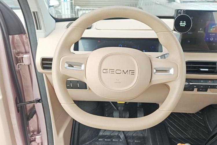 Used Geely Galaxy Panda 2023 Panda Mini 200km Endurance Bear Steering Wheel