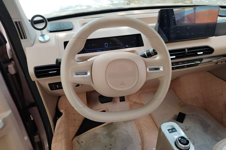 Used Geely Galaxy Panda 2023 Panda Mini 200km Endurance Bear Steering Wheel