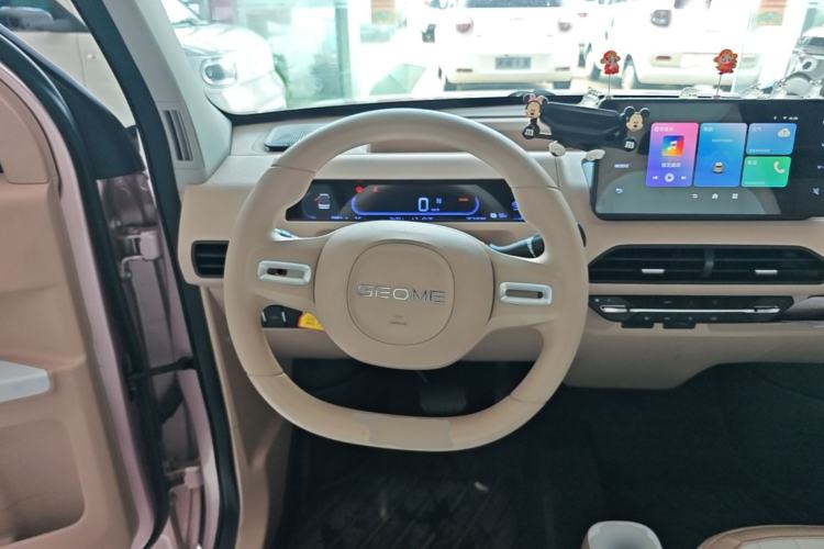 Used Geely Galaxy Panda 2023 Panda Mini 200km Endurance Bear Steering Wheel