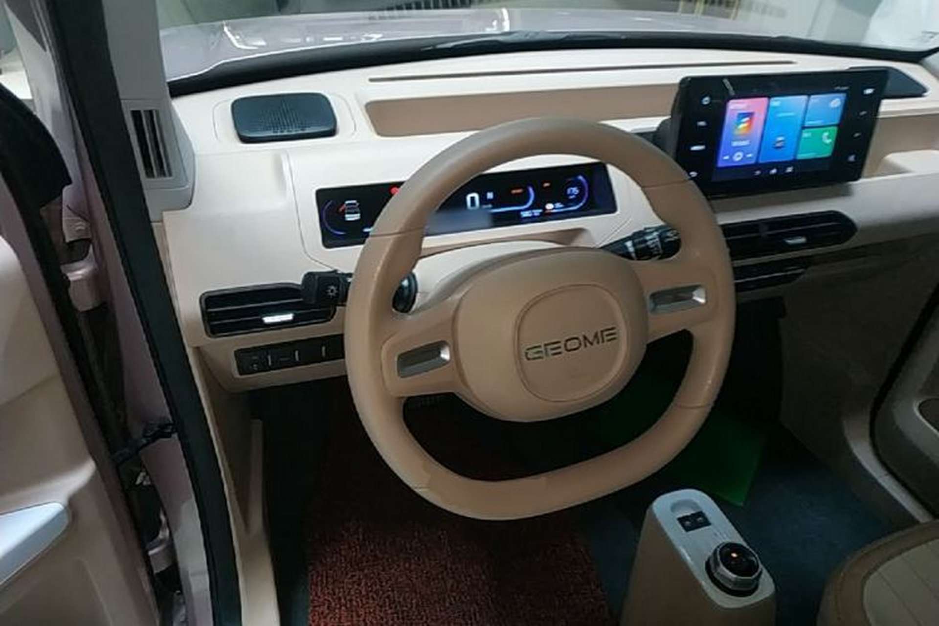 Used Geely Galaxy Panda 2023 Panda Mini 200km Endurance Bear Steering Wheel