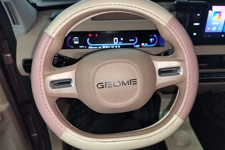 Used Geely Galaxy Panda 2023 Panda Mini 200km Endurance Bear Steering Wheel