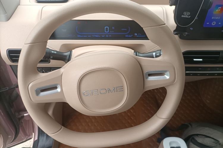 Used Geely Galaxy Panda 2023 Panda Mini 200km Little Yellow Duck Limited Edition — Happy as Can Be Steering Wheel